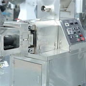 Kleine maïsbladerdeegextrudermachine